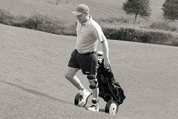 Man golfing while wearing knee brace. Image credit Otto Bock.